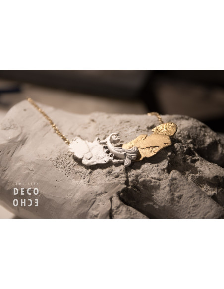 Collar Acanthus