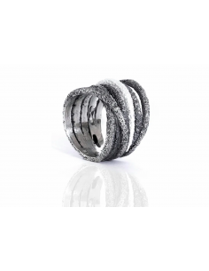 Anillo Sira Plata grande, plata oxidada con un hilo plata mate