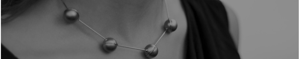 Own designs of rings and jewelry in our Taller de Terrassa